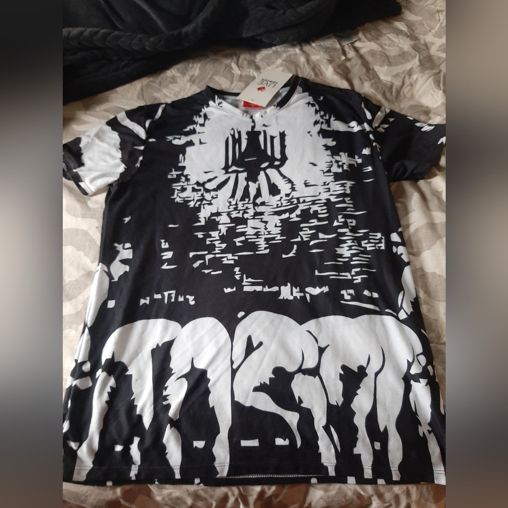 NWT Live Heroes black and white screenprint shirt, size XL